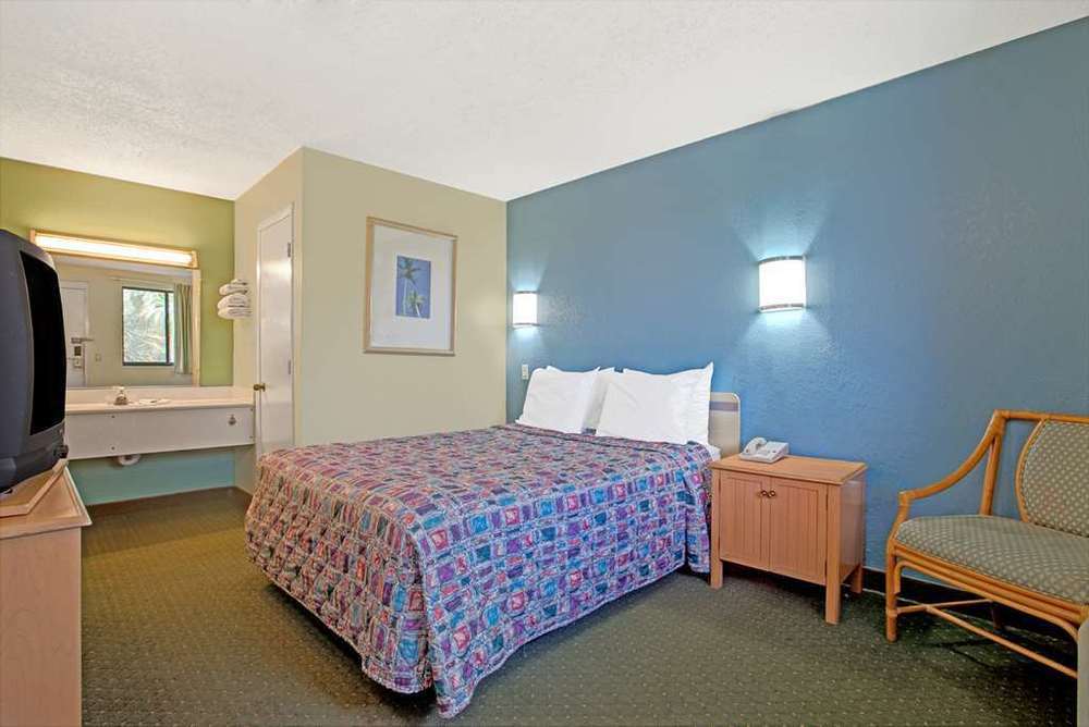 Rodeway Inn Fairgrounds-Casino Mango Room photo
