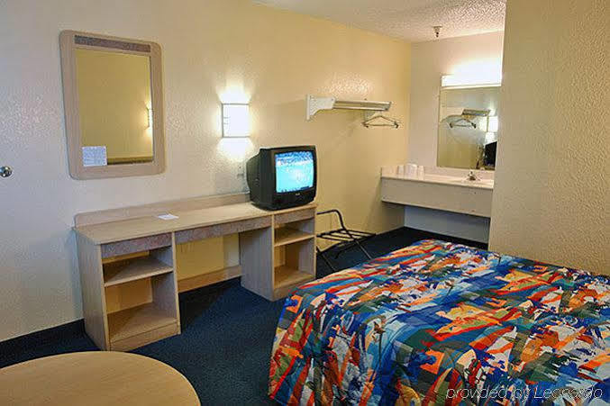 Rodeway Inn Fairgrounds-Casino Mango Room photo